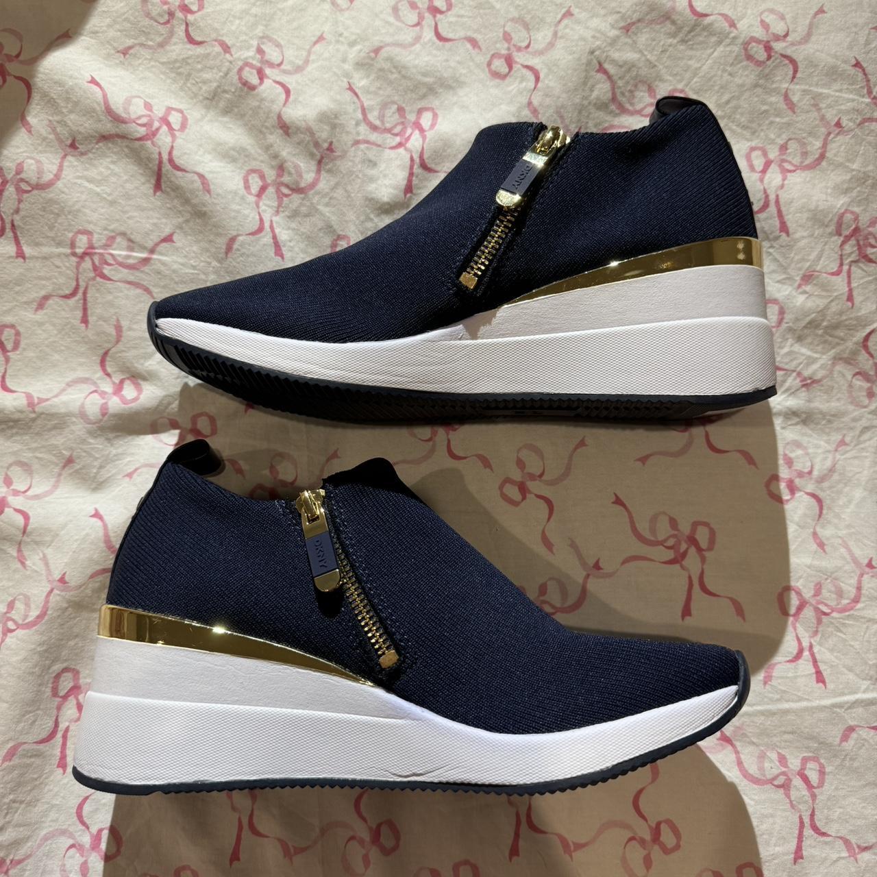 Dkny navy trainers online