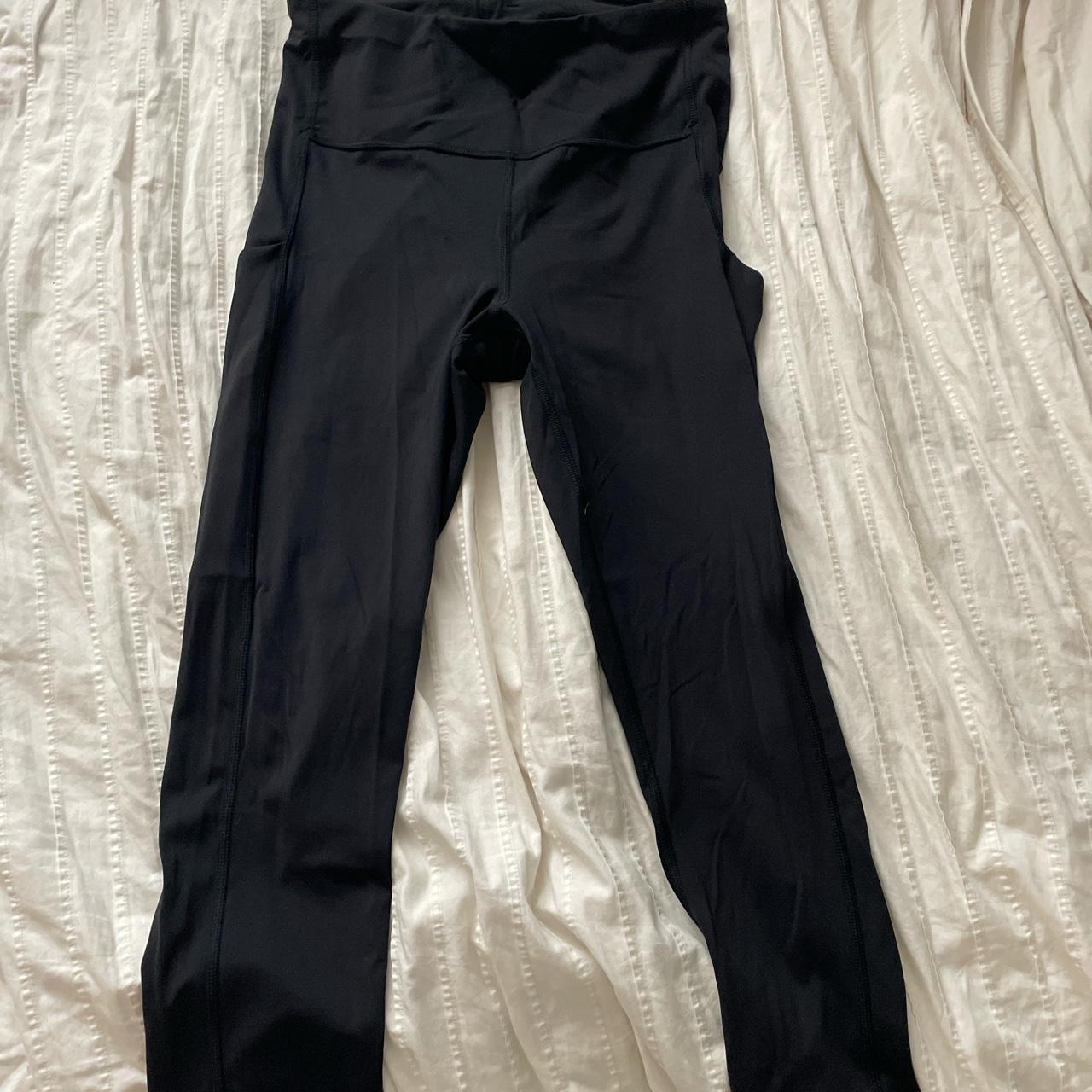 Adorable Athleta leggings!, Plain black with pockets.