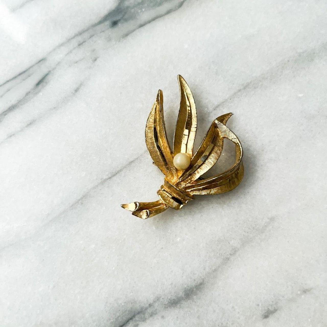 Vintage hot sale bsk brooch