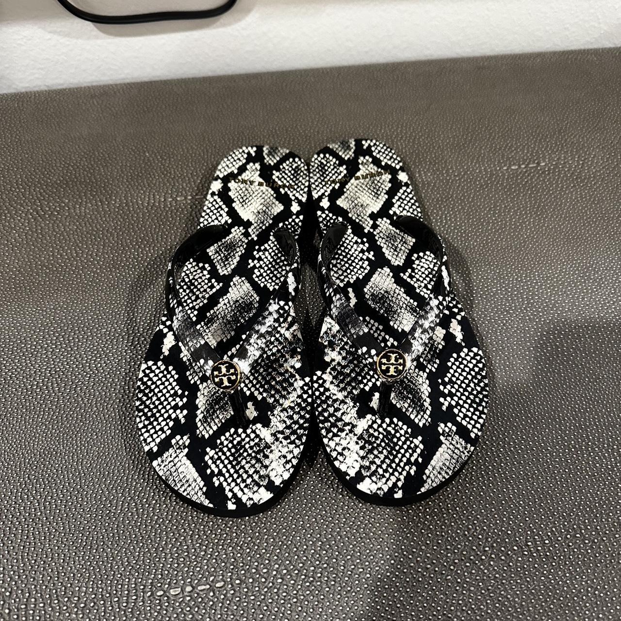 Tory burch flip flops, never worn Size 6 #toryburch... - Depop