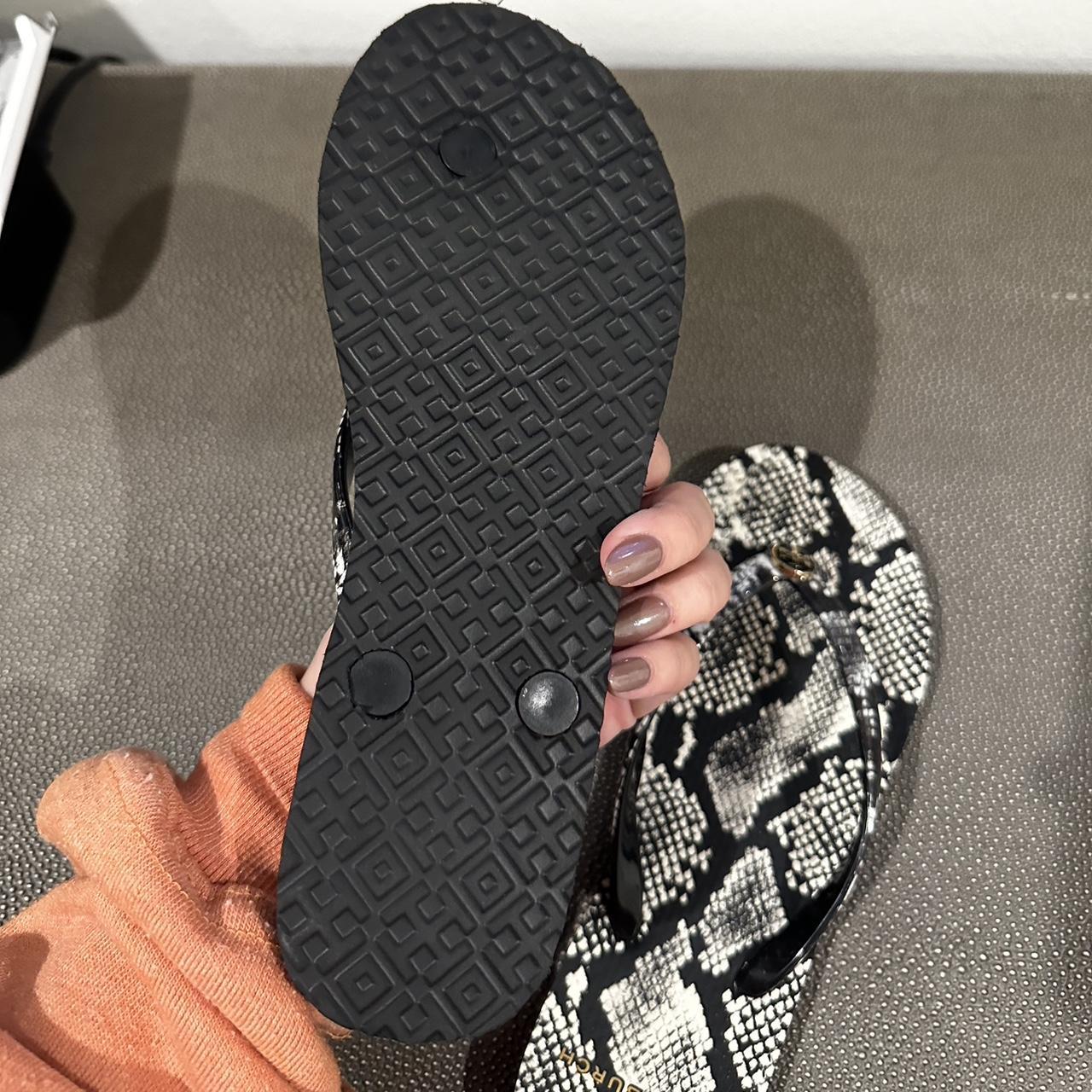 Tory burch flip flops, never worn Size 6 #toryburch... - Depop