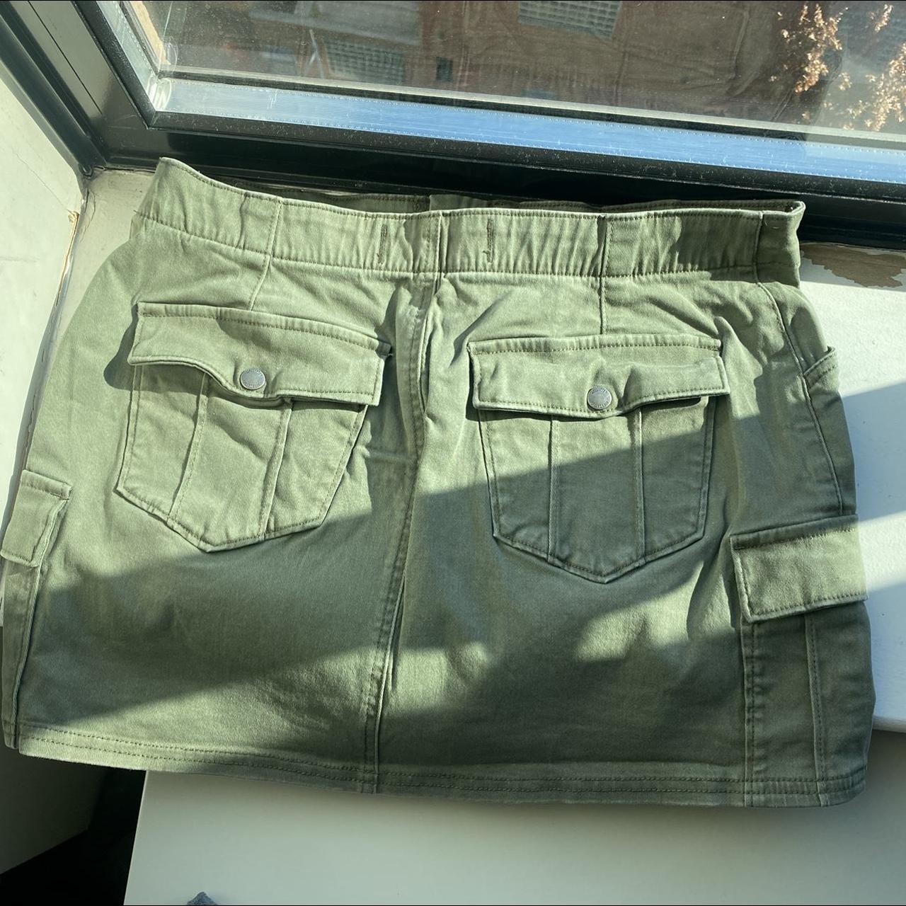 Hollister cargo skirt. Size medium ( Fits a 58)... Depop