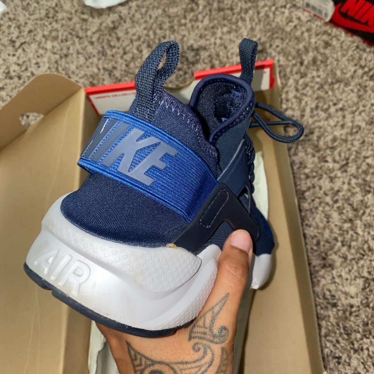 womens navy blue nike trainers