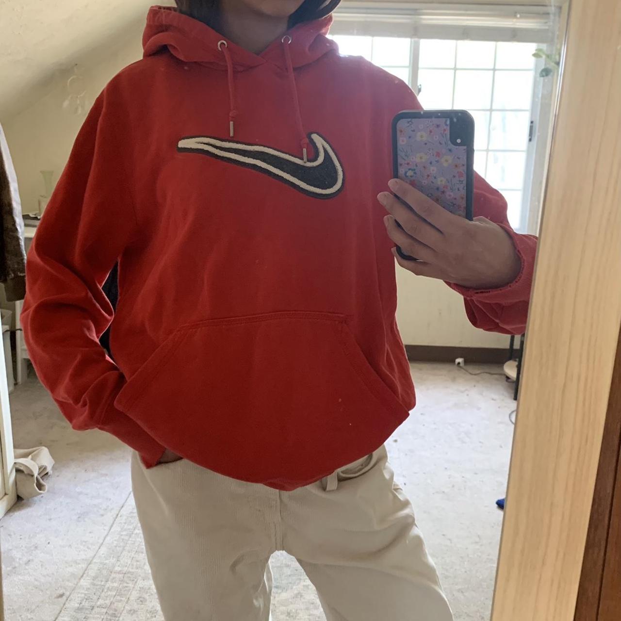 Nike Women's White and Red Hoodie (2)