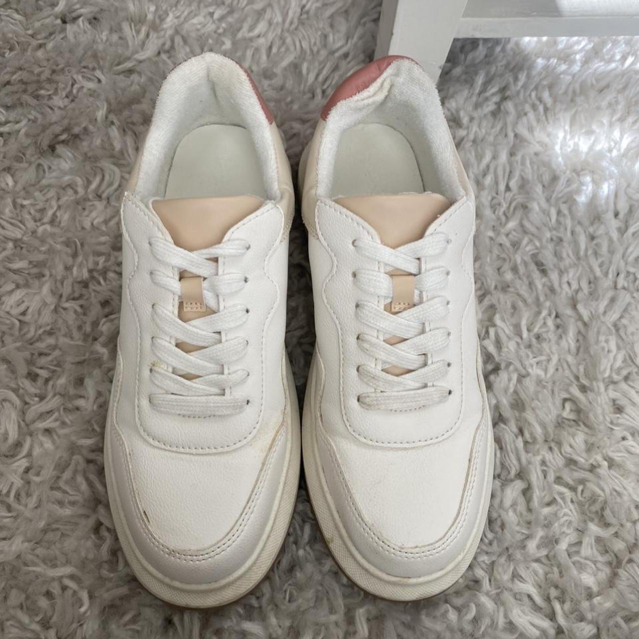 Universal Thread Women's White and Pink Trainers