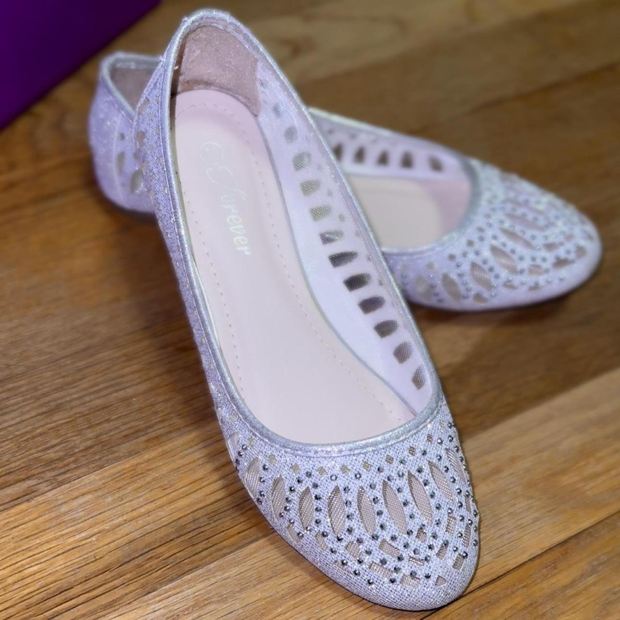 Silver flat outlet shoes size 6