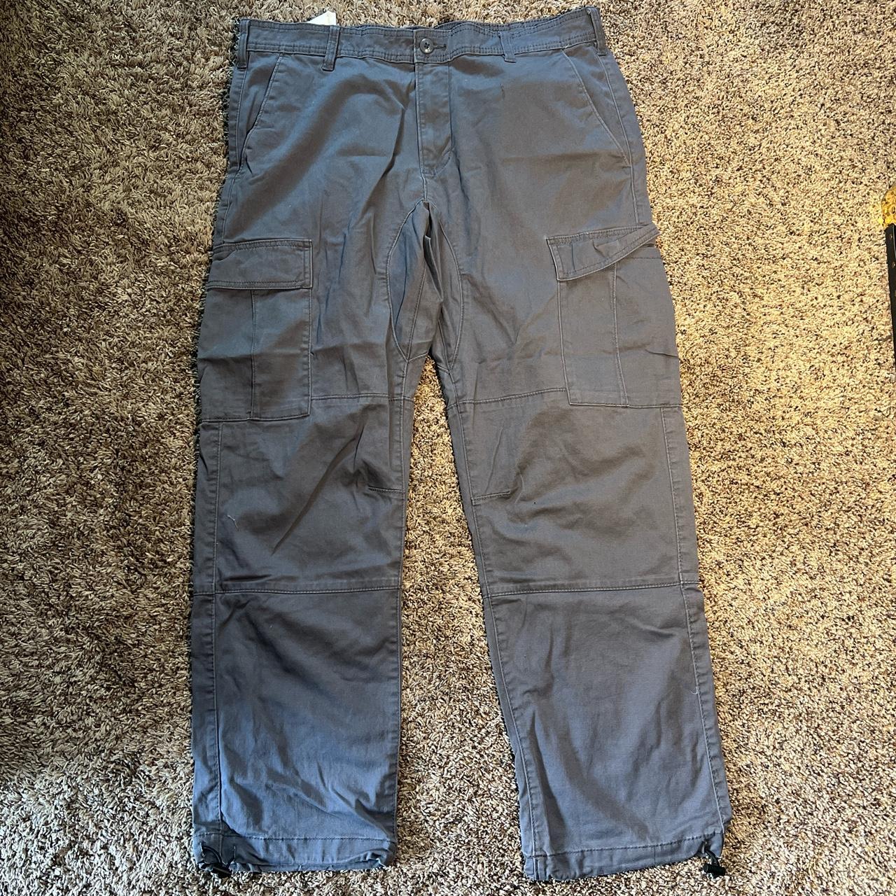 Gray No Boundaries cargo pants with Elastic cuffs