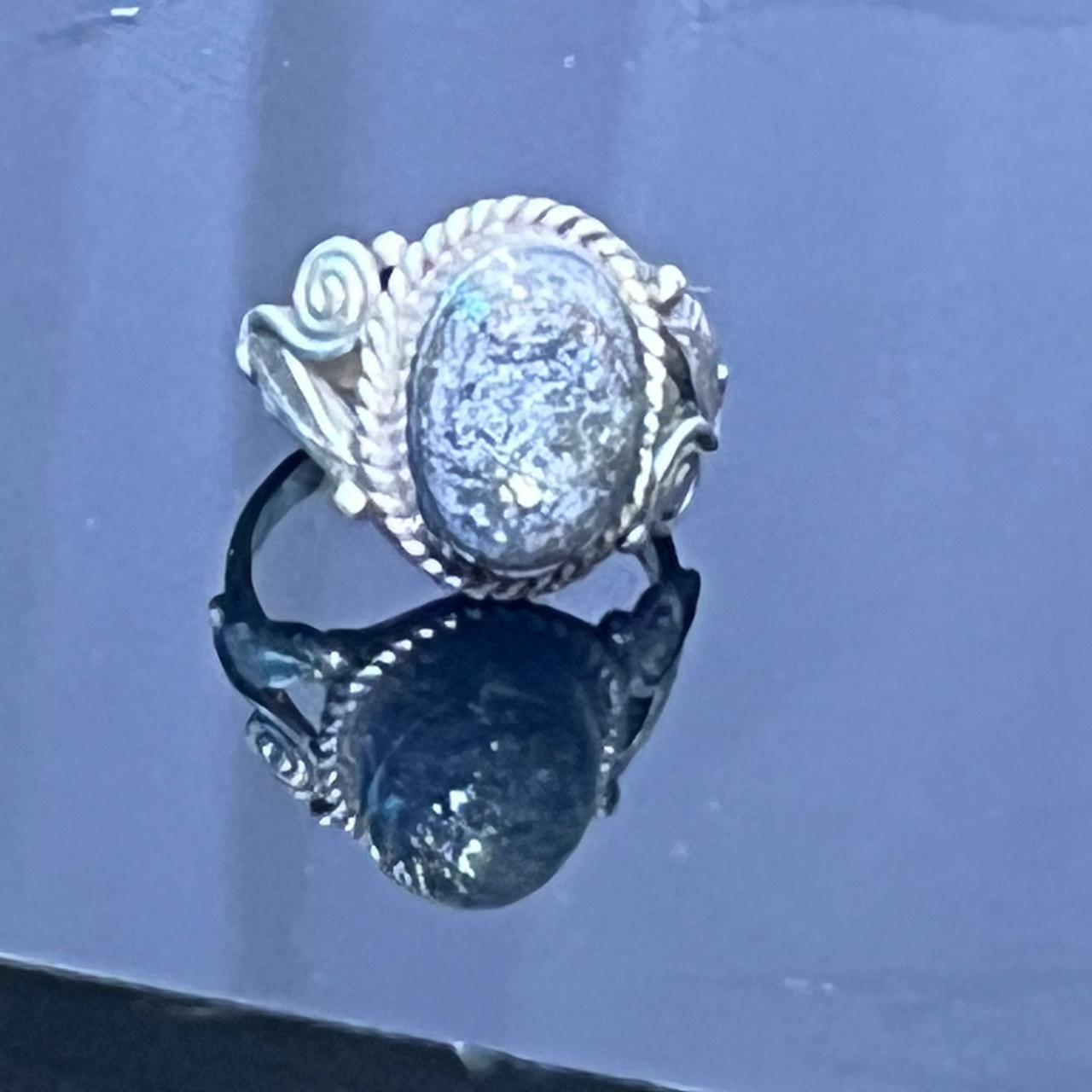 Vintage Women's Ring - Silver/Blue – Vintage Raw Lapis Lazuli Stone embedded in …