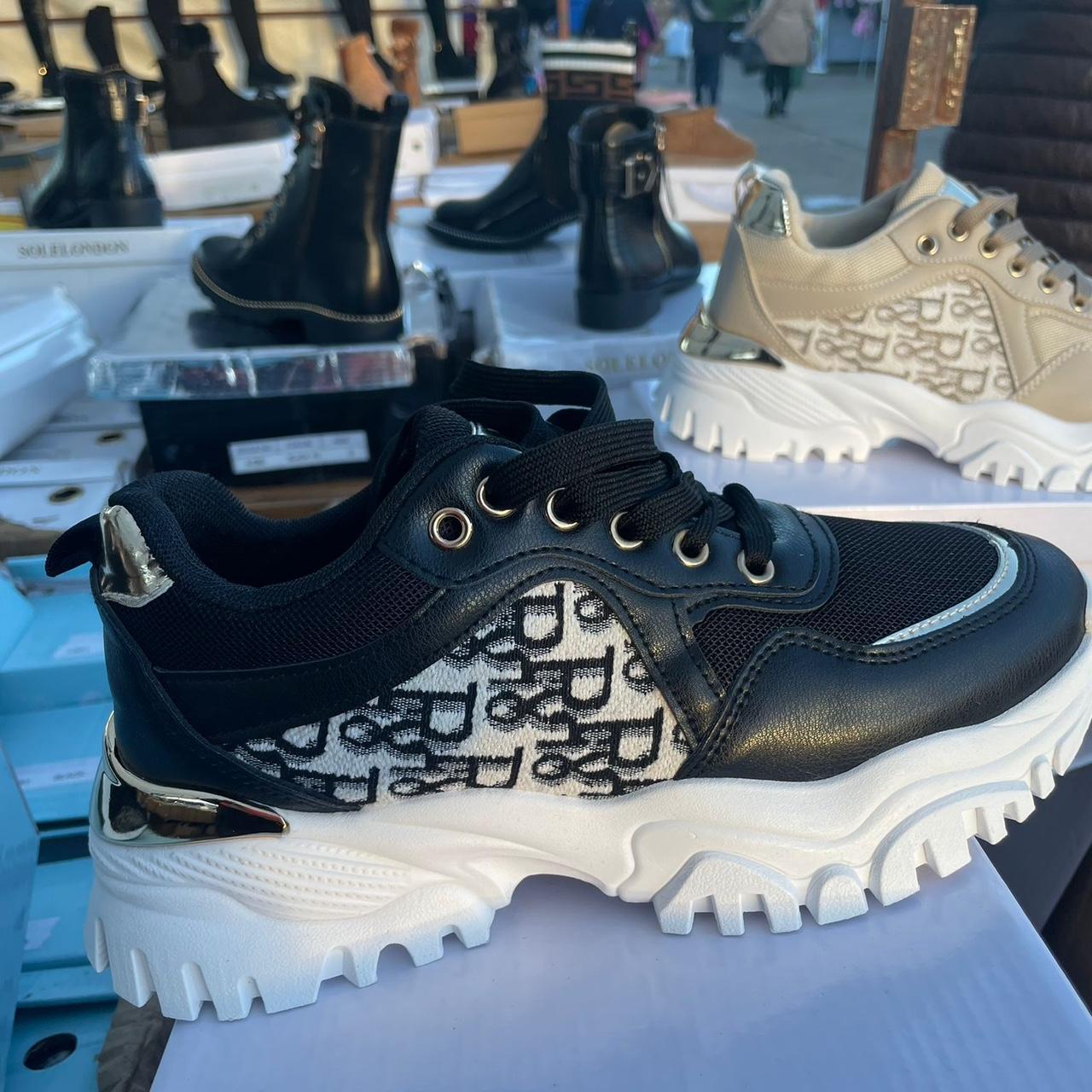 mens black and gold trainers