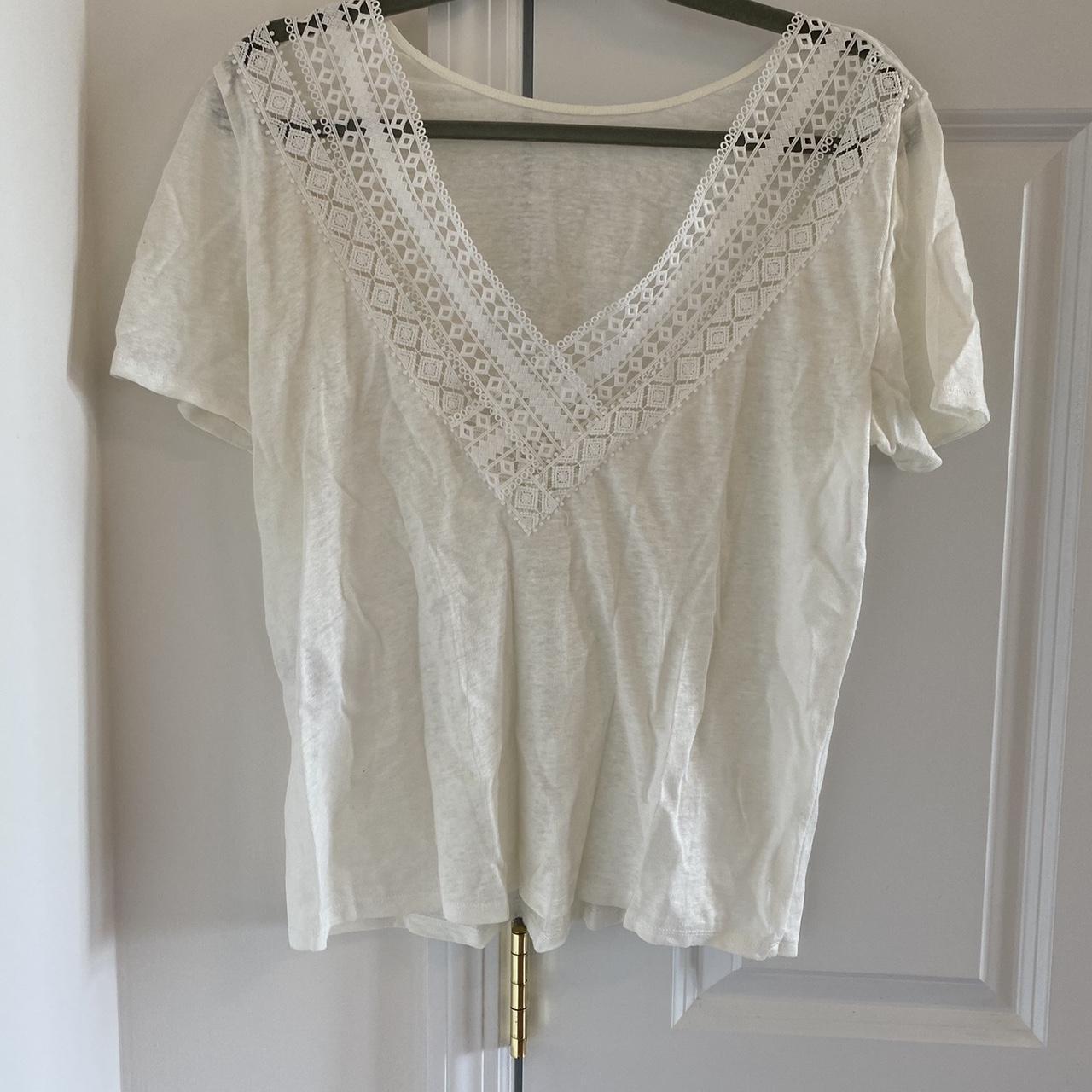 Sézane white tee Gorgeous casual tee with Lacey... - Depop