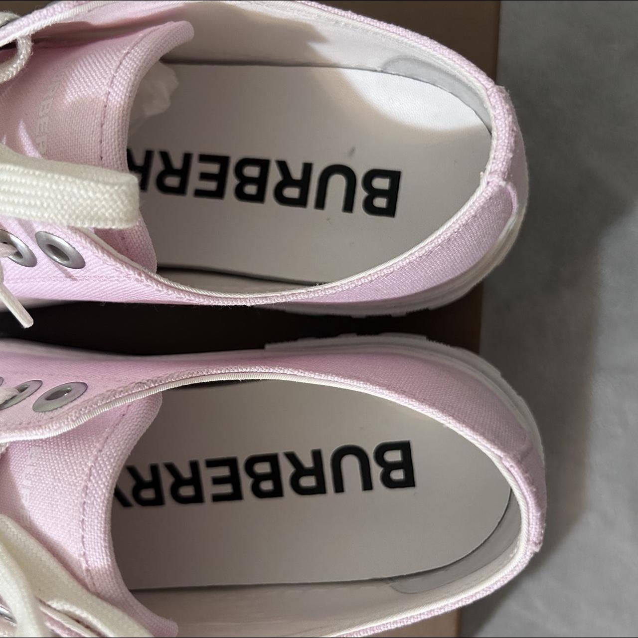 Burberry x hotsell converse rosa