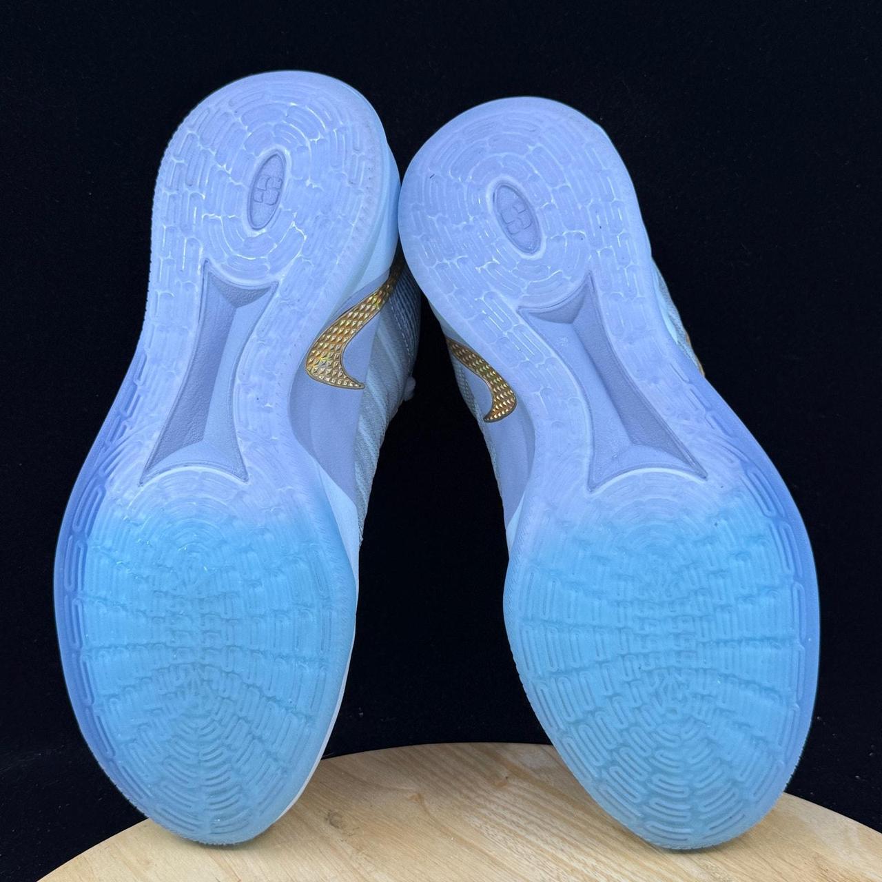 Nike Men\'s Blue and Gold Trainers