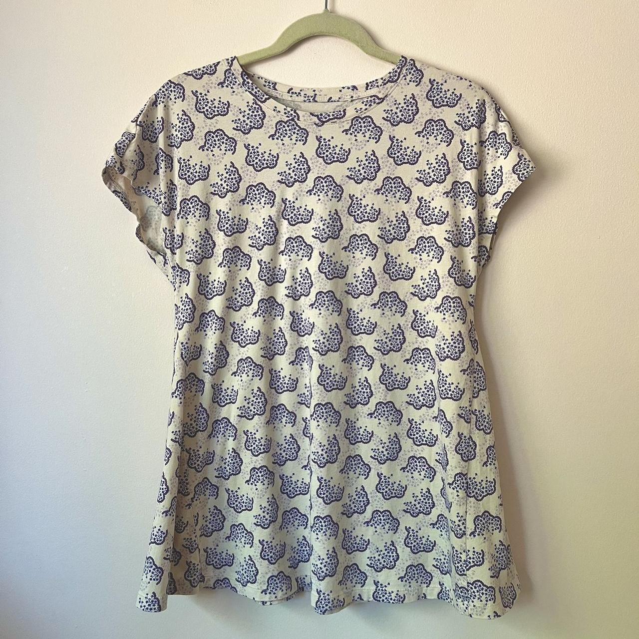 UNIQLO Women's T-shirt | Depop