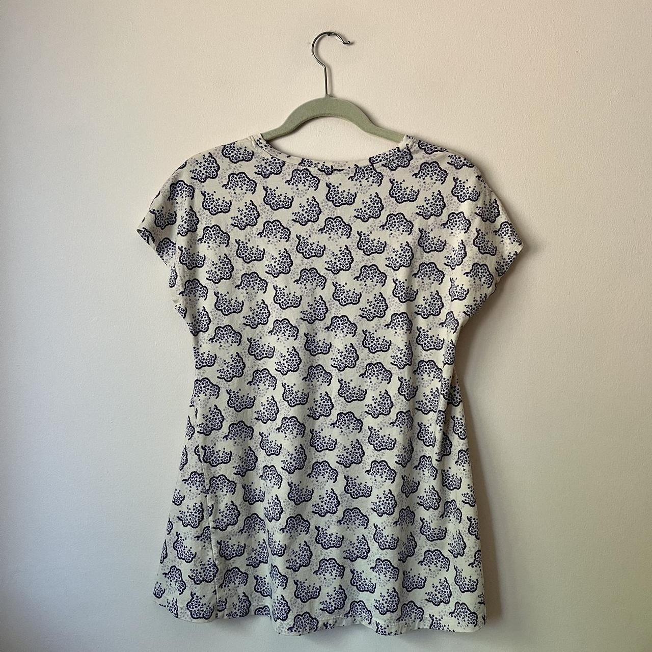 UNIQLO Women's T-shirt | Depop