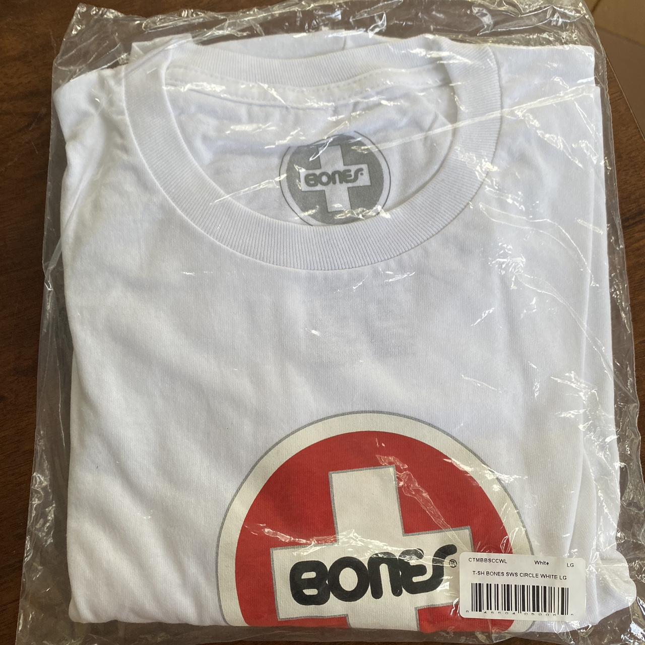 Bones Men's White and Red T-shirt (2)