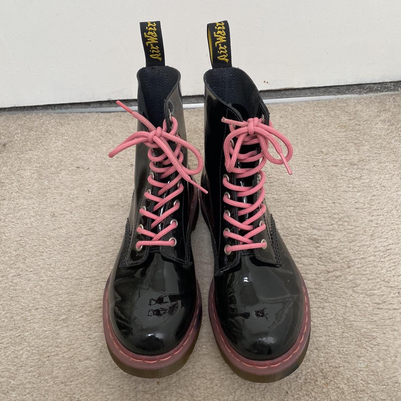 dr martens black pink