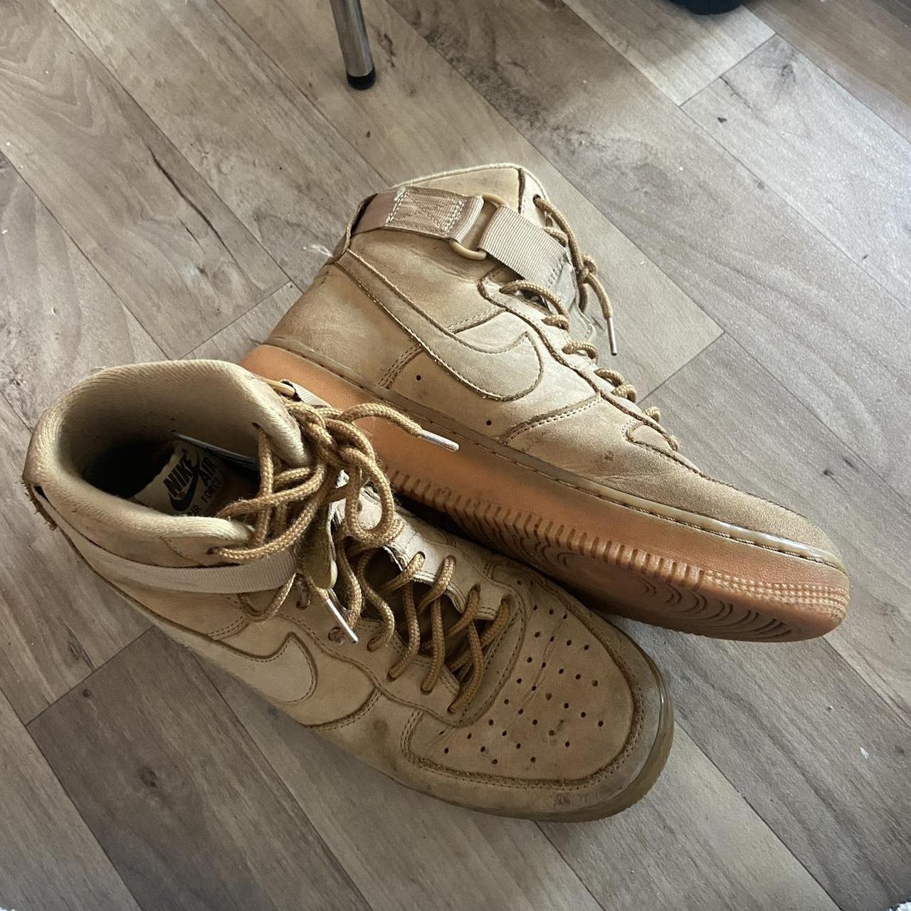 Nike Women's Tan and Brown Trainers | Depop