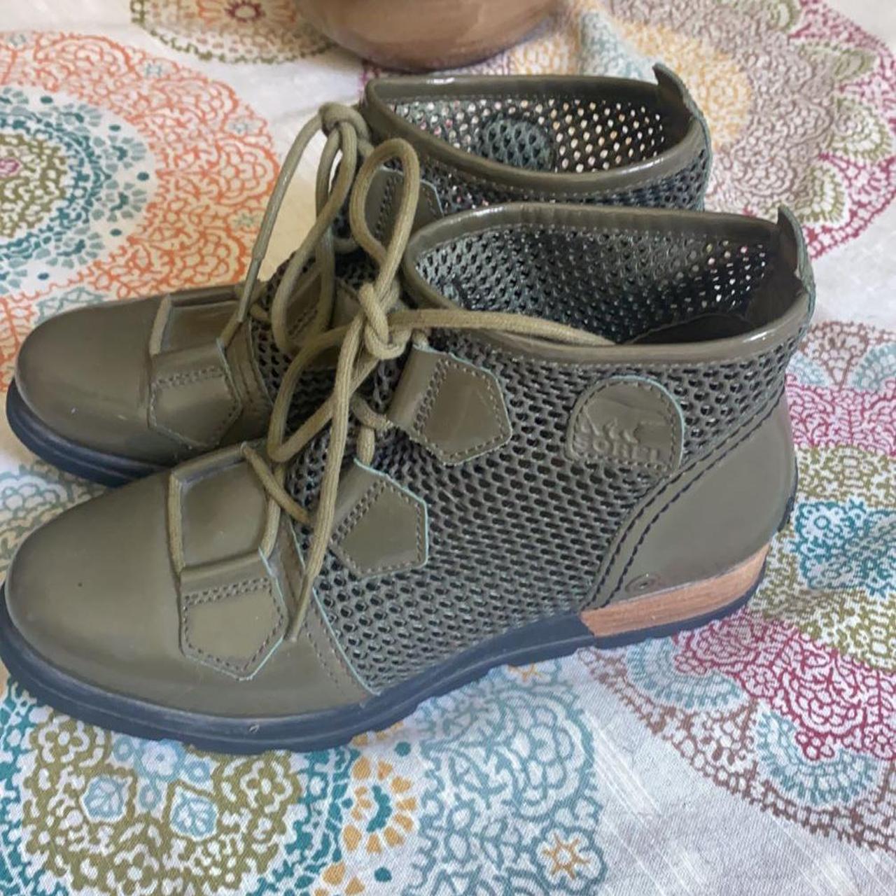 Sorel Women's Green Boots (2)
