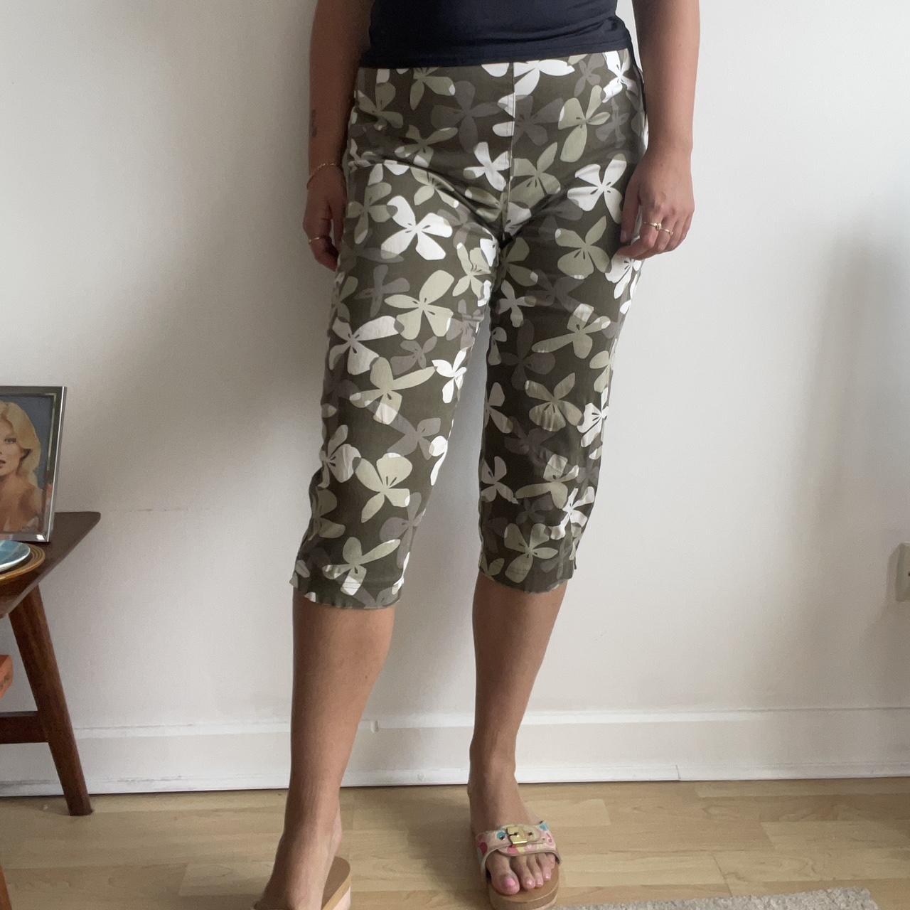 Cute vintage capri trousers. Love the floral print.... - Depop