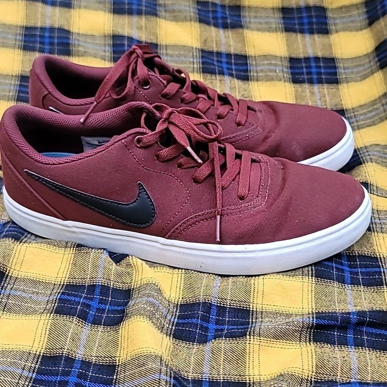 mens maroon nikes