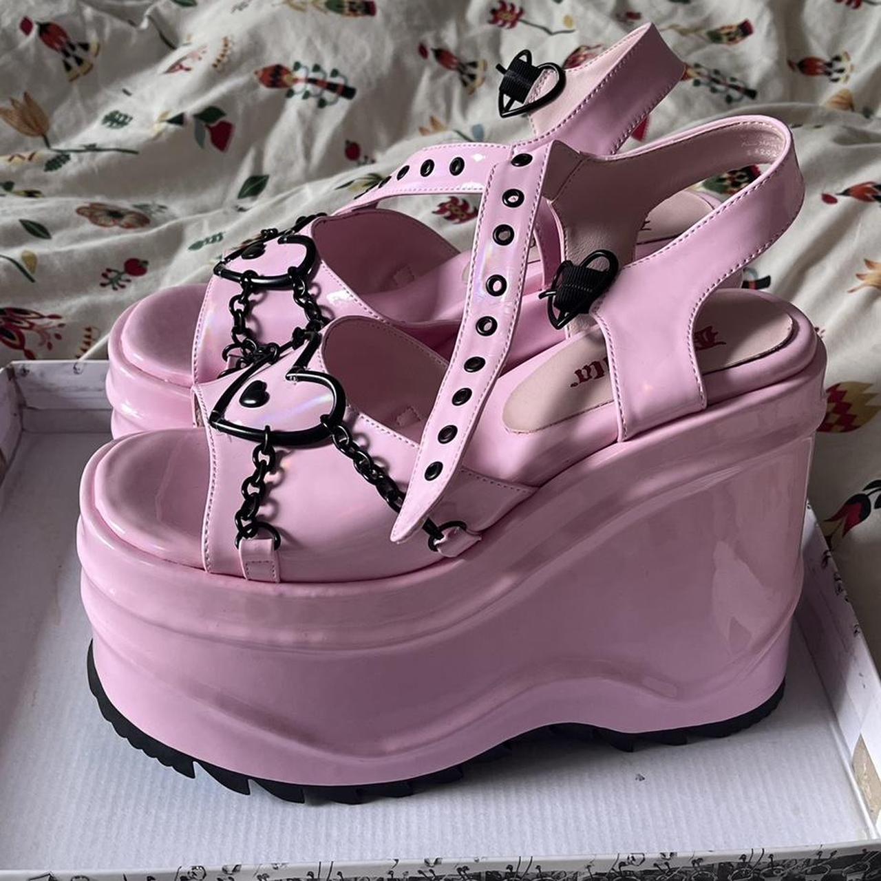 demonia poison pink
