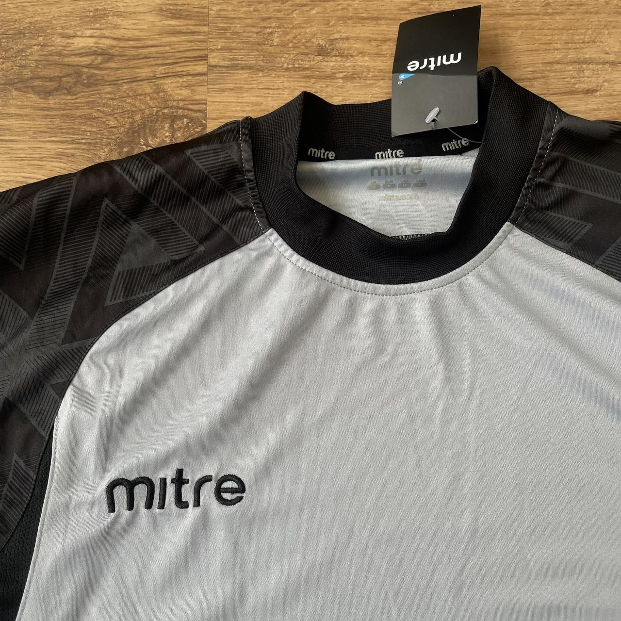 Mitre goalkeeper padded shirt Size M Brand new Depop