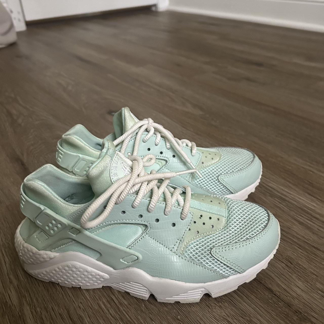 nike air huarache mint green trainers barely used