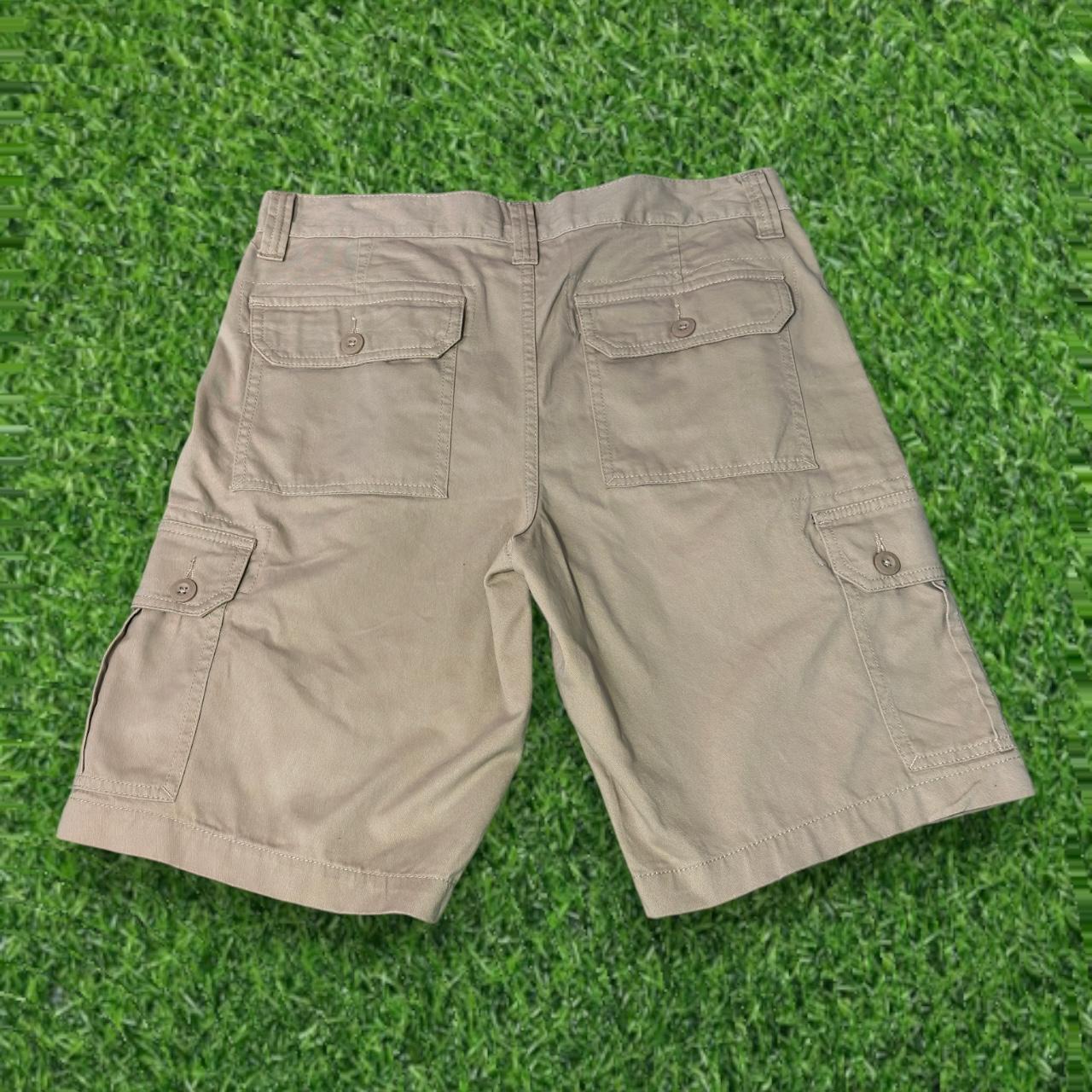 KHAKI CARGO SHORTS size men’s 32” neverworn... Depop