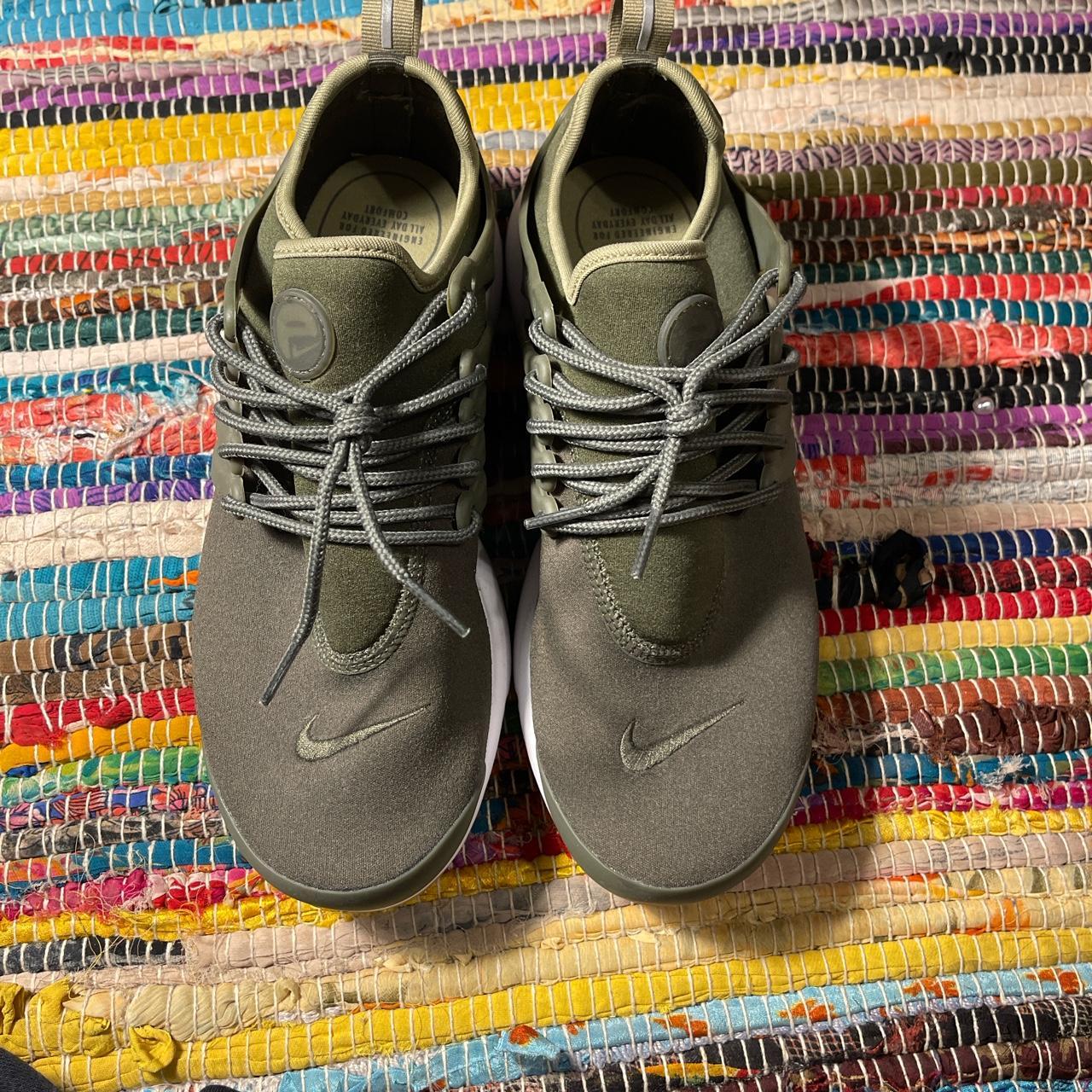 womens olive green nike presto