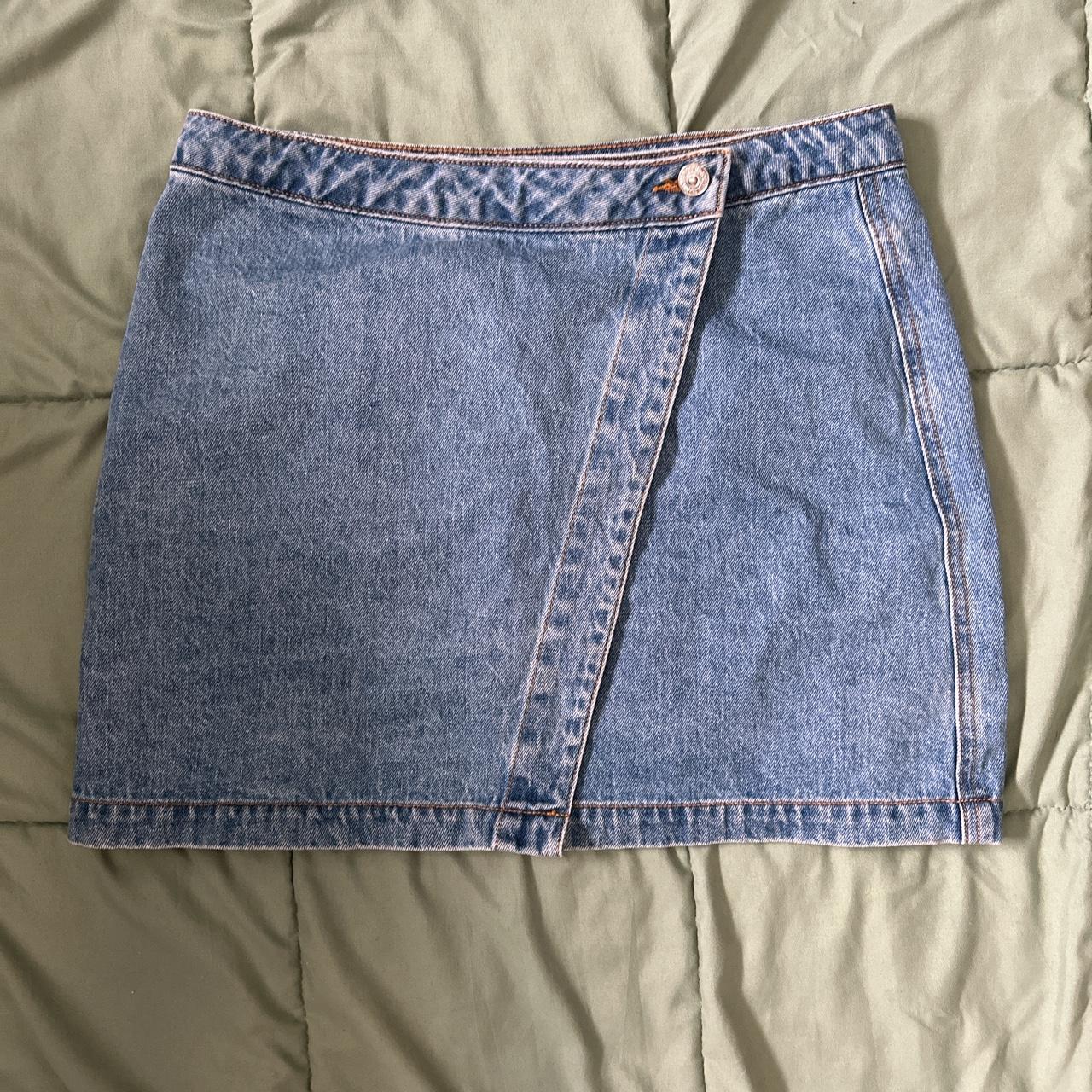 Forever 21 denim skirt Wraps with 2 buttons Size L - Depop