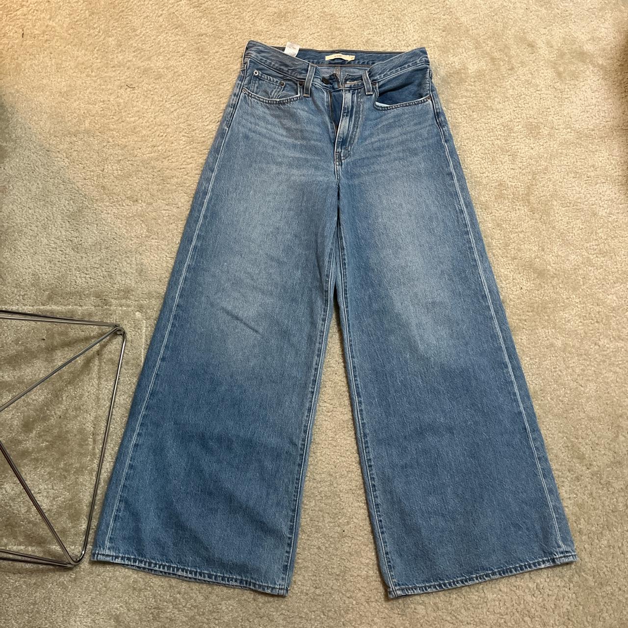 Vintage Levi wide leg baggy jeans