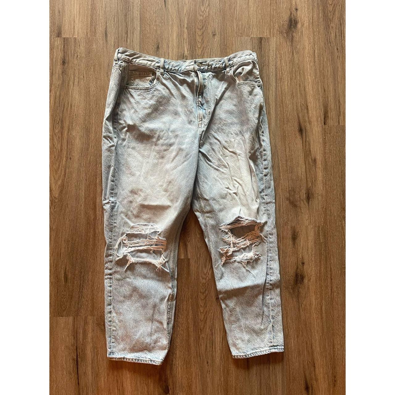 American Eagle Light Wash Distressed Jeans - Depop