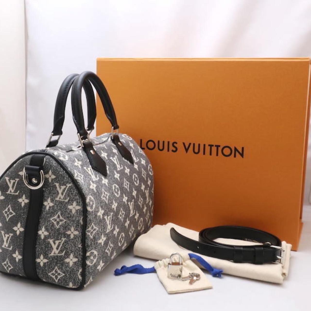 LOUIS VUITTON Speedy 25 Crossbody Bag M21464... Depop