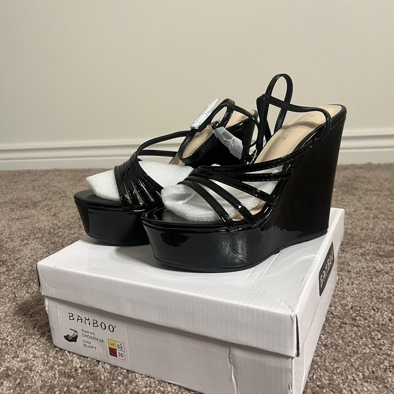 womans black wedges