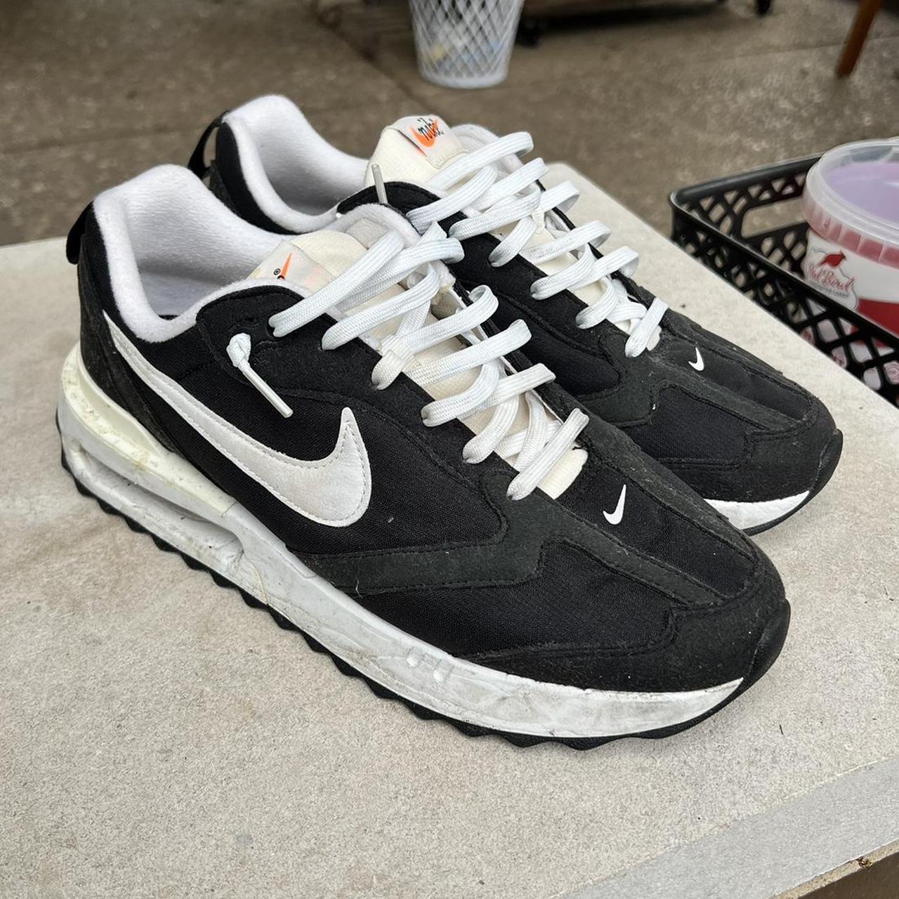 millenium nike black