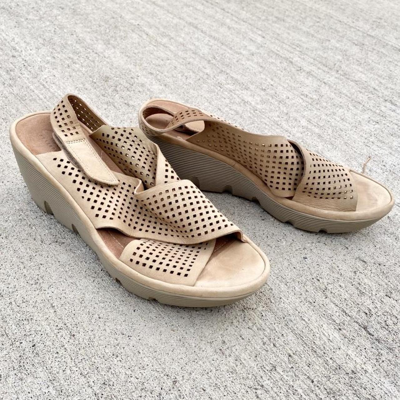 Clarks Women's Sandals - Tan/Cream - US 8.5 – Cla… - image 1