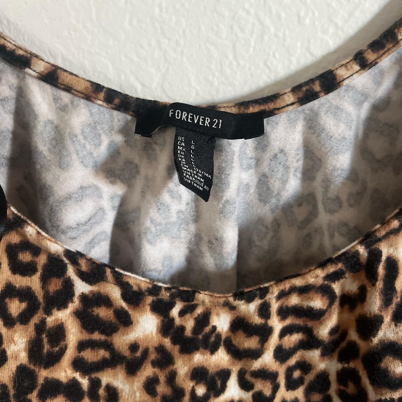 Forever 21 Women's Brown and Black T-shirt | Depop