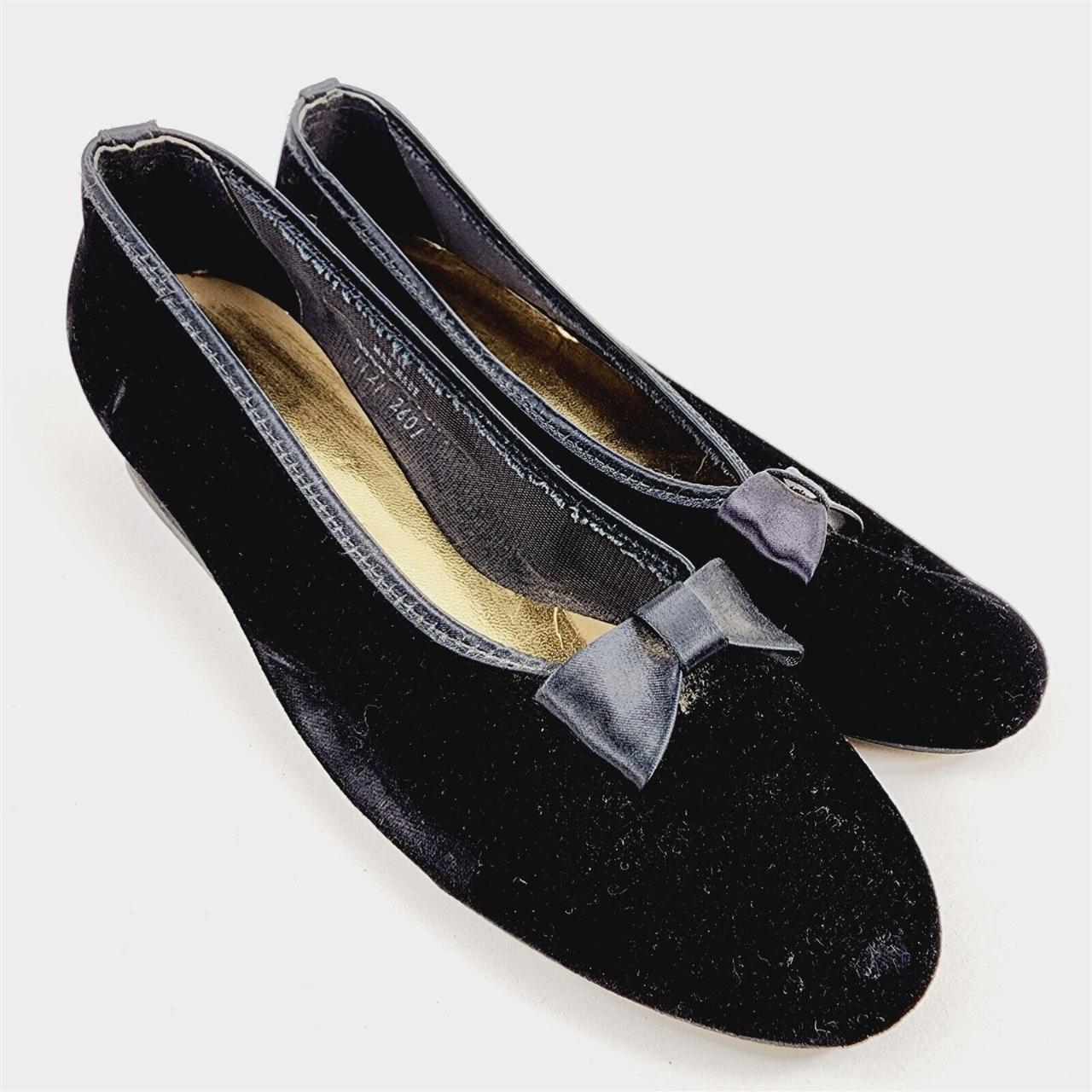 gnist Bakterie fremstille Vintage Oomphies Black Velvet Slippers House Shoes... - Depop