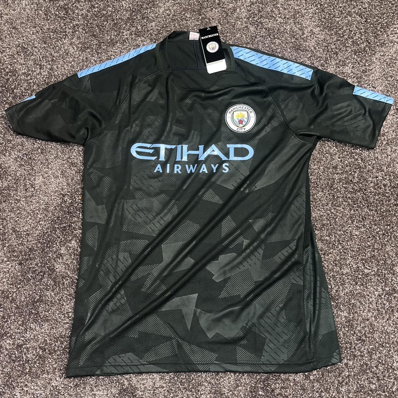 Manchester City 17/18 Third kit with shorts (Size XL... - Depop