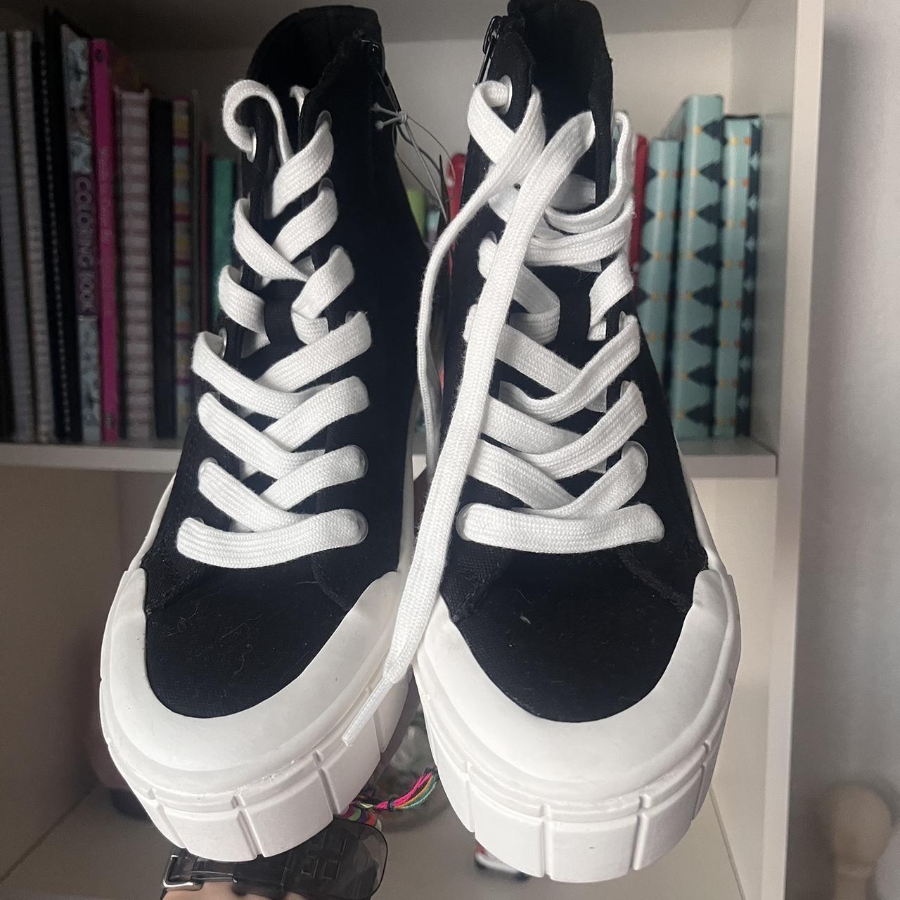 trainers black and white