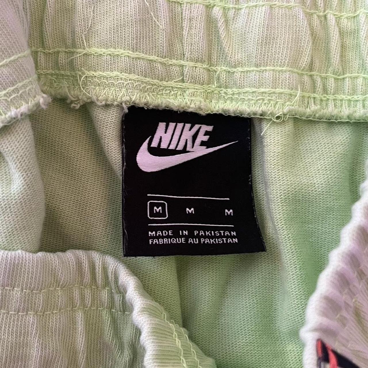Nike Women's Green Shorts (3)