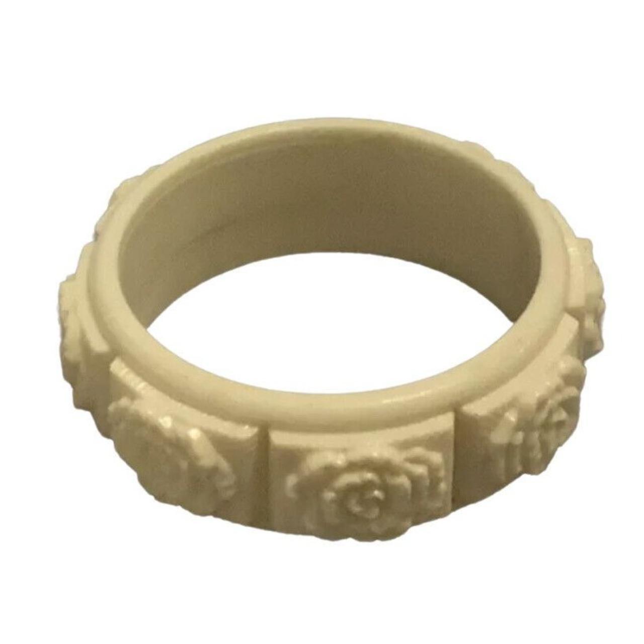 Vintage cream Chunky Lucite Bangle Bracelet MCM... Depop
