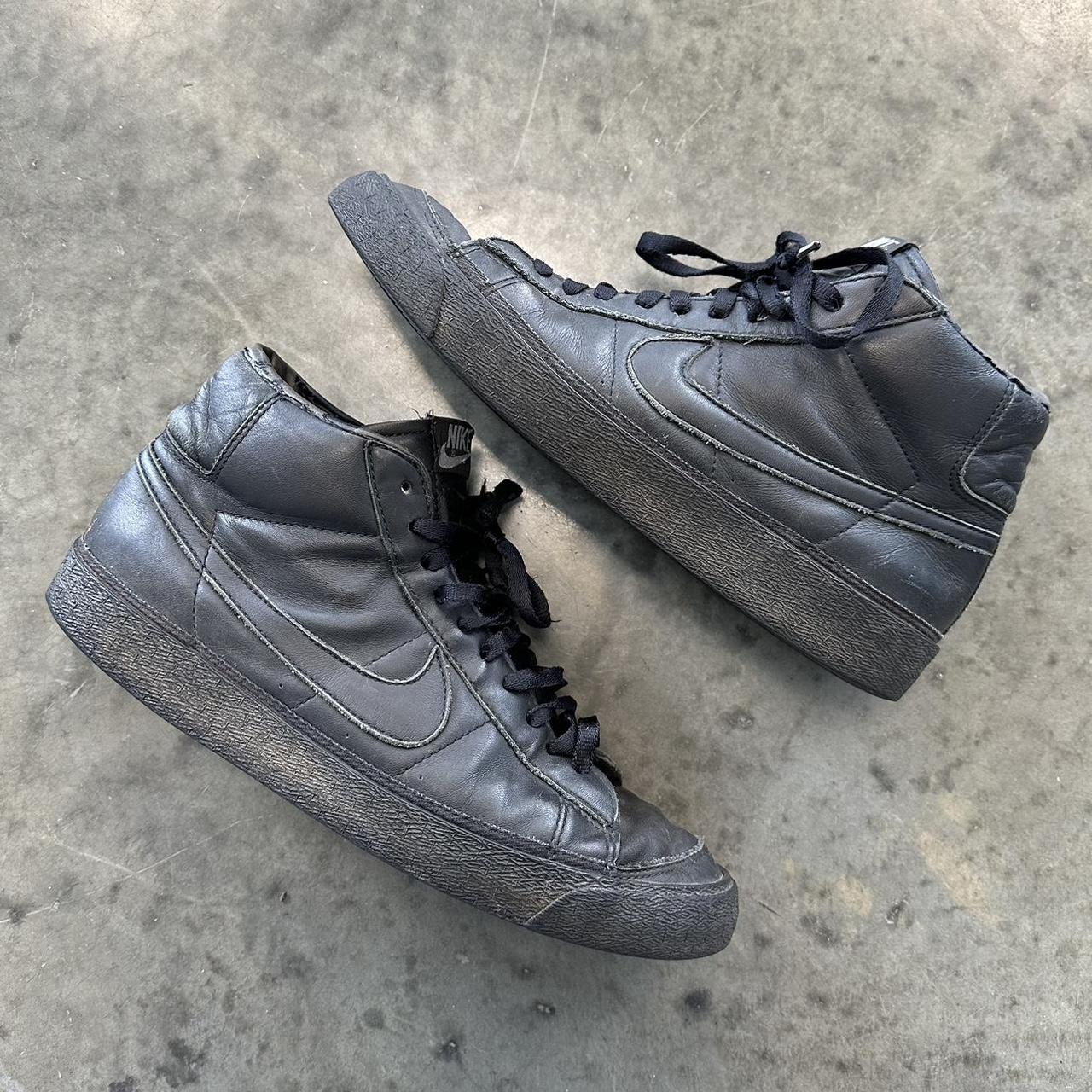 triple black nike blazer
