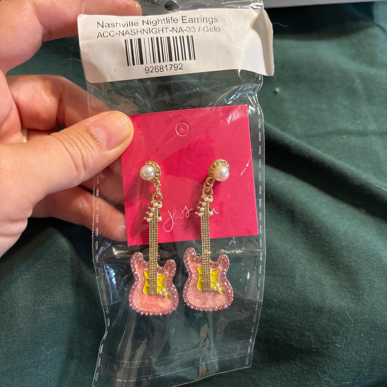 item listed by stregegirl