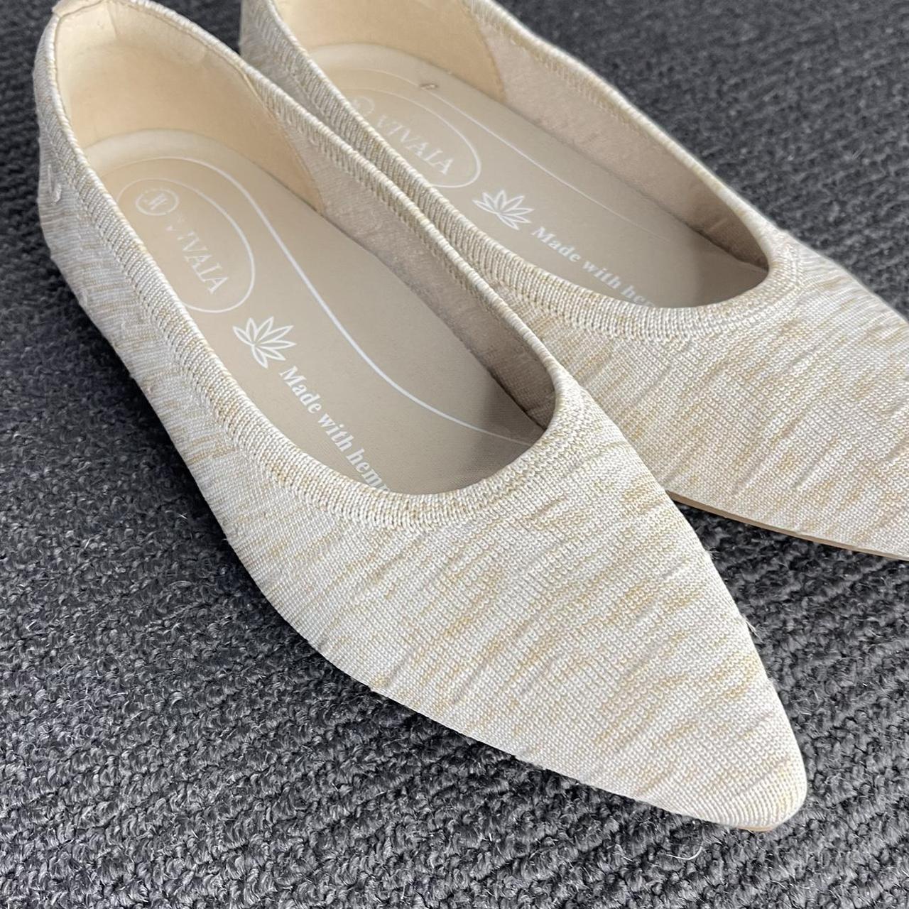 Women's Cream Ballet-shoes | Depop