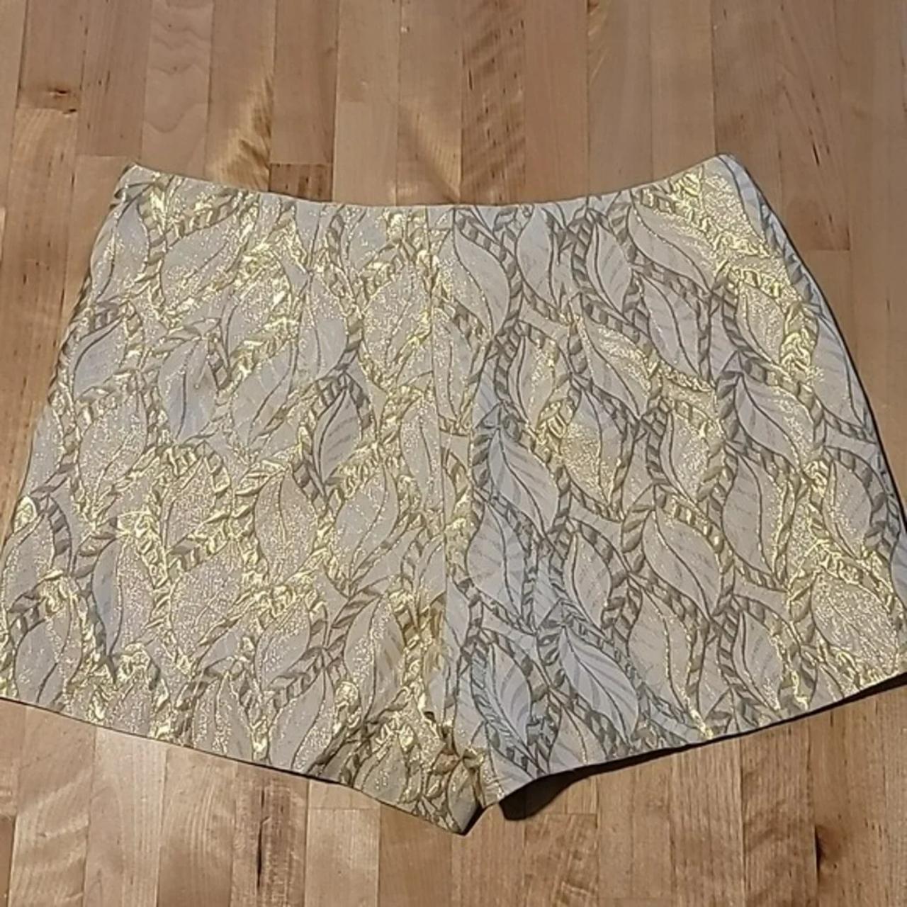 Lilly Pulitzer Women's Gold Shorts | Depop