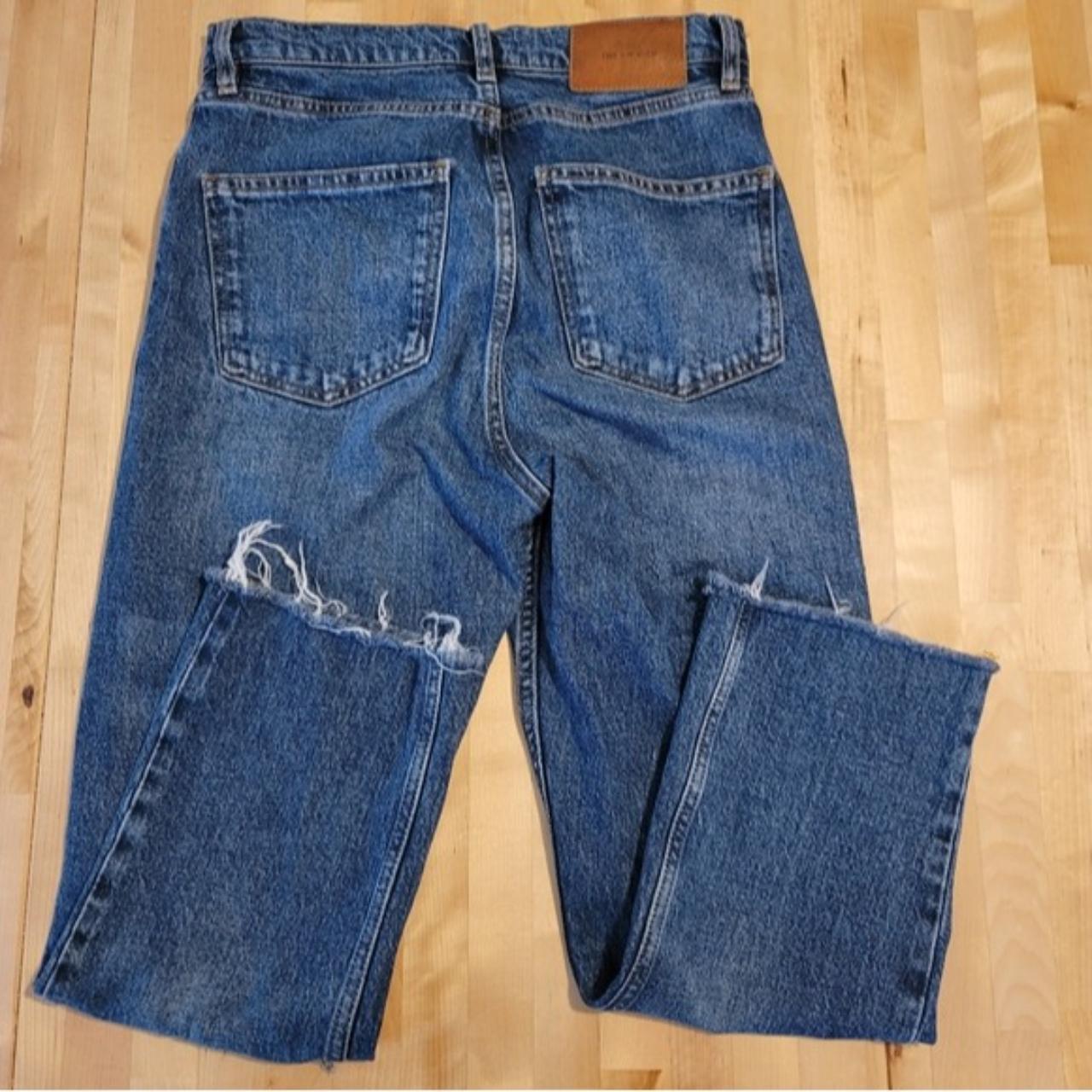 Zara High-Waisted Kick Crop Jeans Size 4, GUC,... - Depop