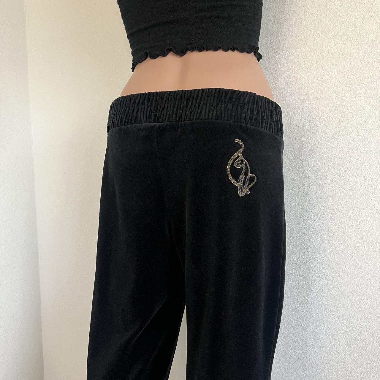 Classic early 2000’s low rise sweat pants with the