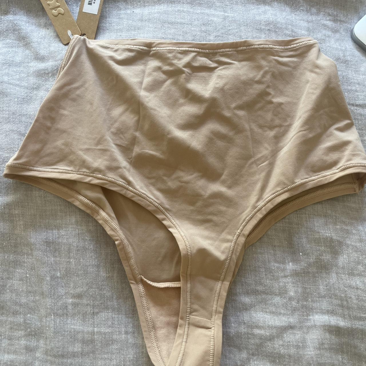 SKIMS BRAND NEW COLOUR CLAY SIZE M - Depop