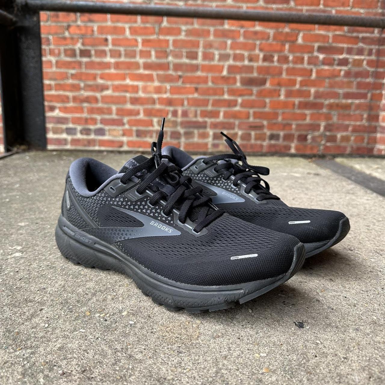 Brooks Men's Black and Grey Trainers Depop
